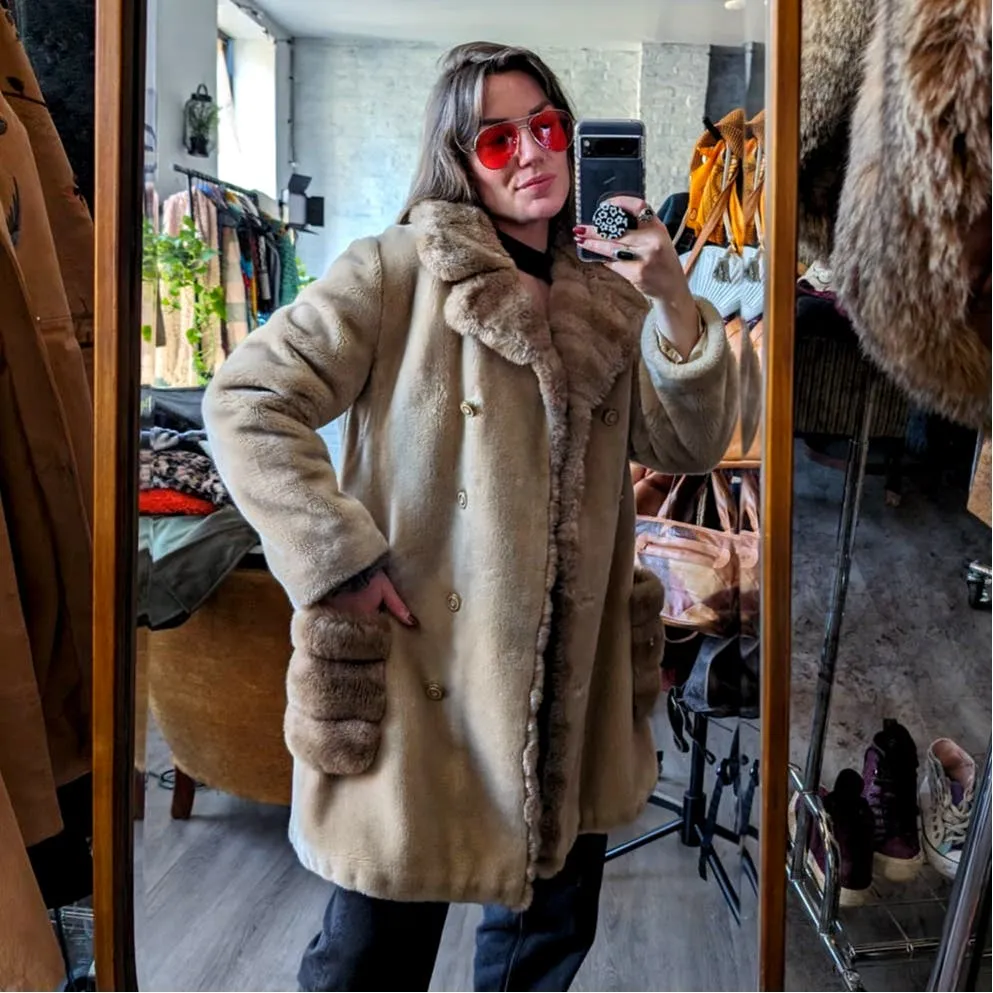 70s Vintage Mob Wife Fluffy Vegan Fur Coat Neutral Boho Minimalist Groovy Jacket