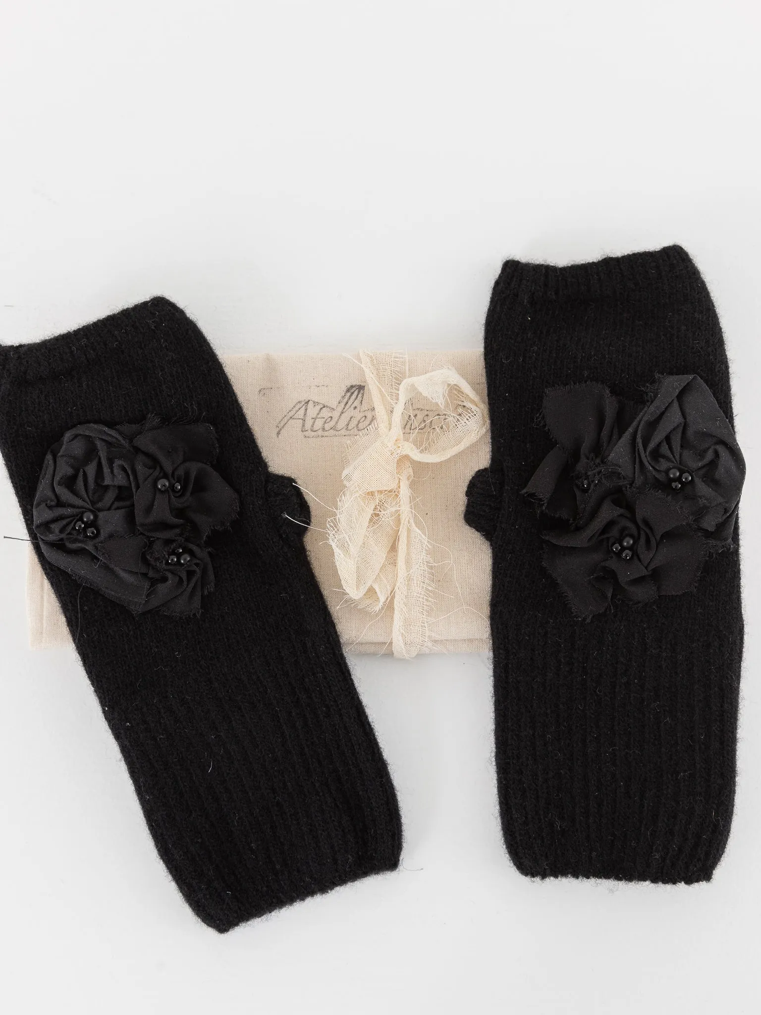 Atelier Inscrire Flower Mittens